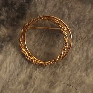 Vintage simple gold tone pin